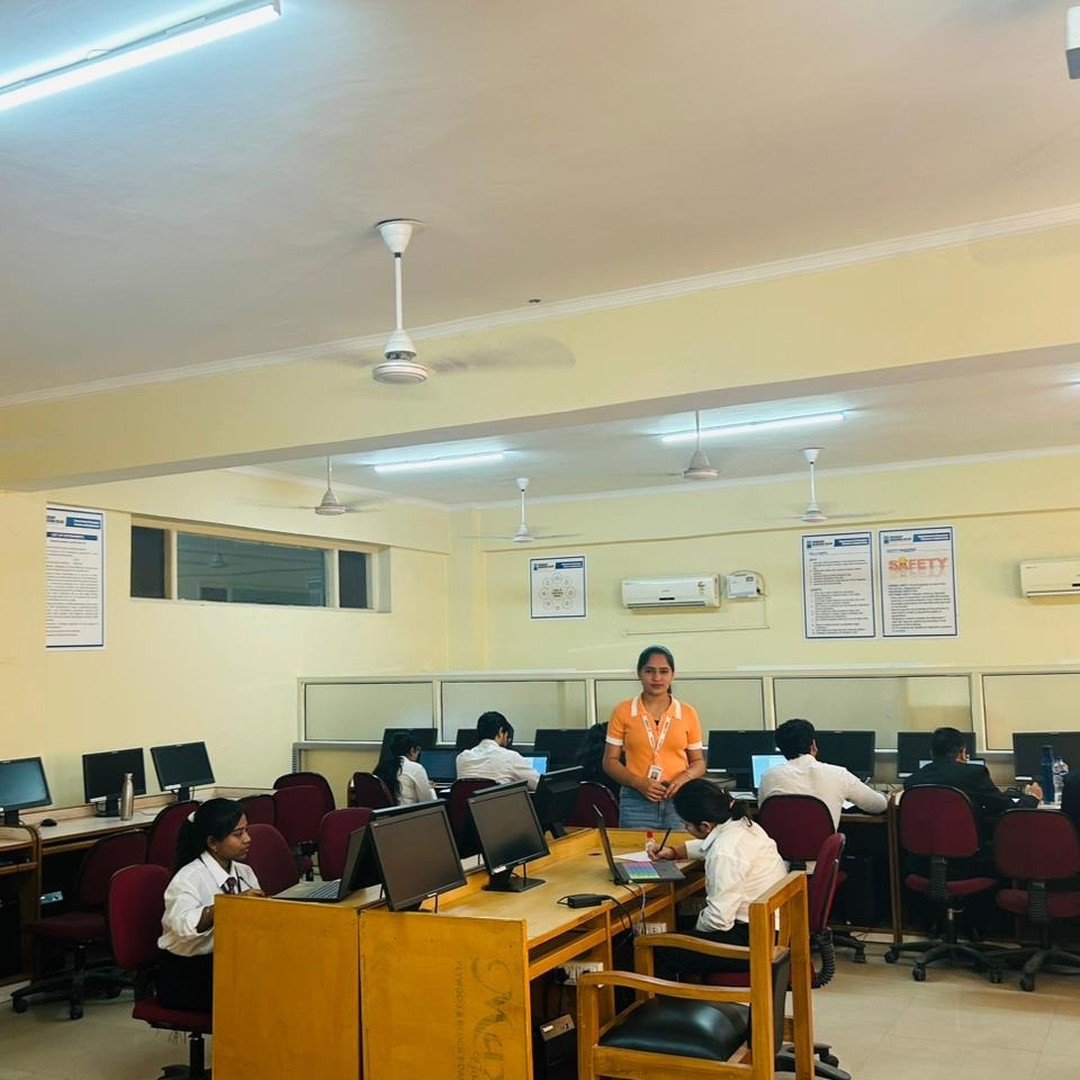 Zestminds team interacting with CGC Landran students during 2024 placement drive