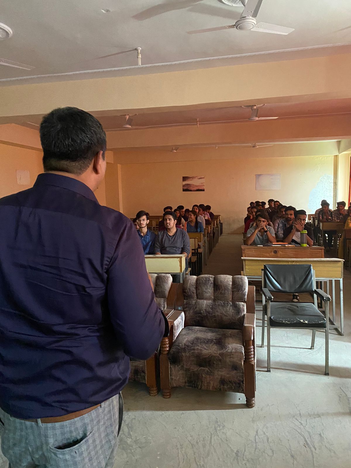 Shivam Sharma CTO discussing latest technologies with HIET students