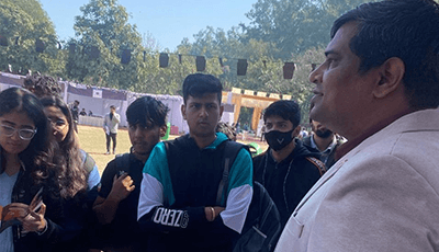 Zestminds team interacting with Thapar students about IT career opportunities